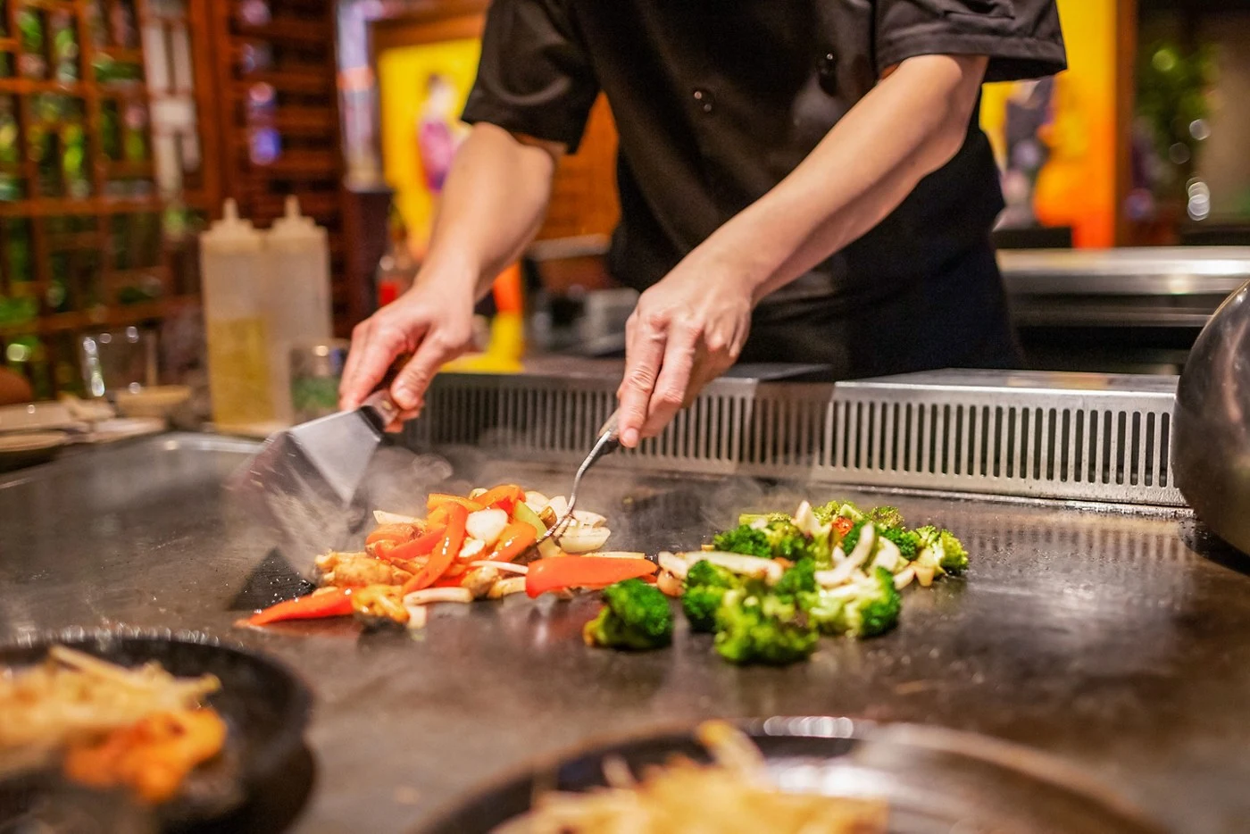 皇家加勒比海 Teppanyaki 鐵板燒料理情境示意