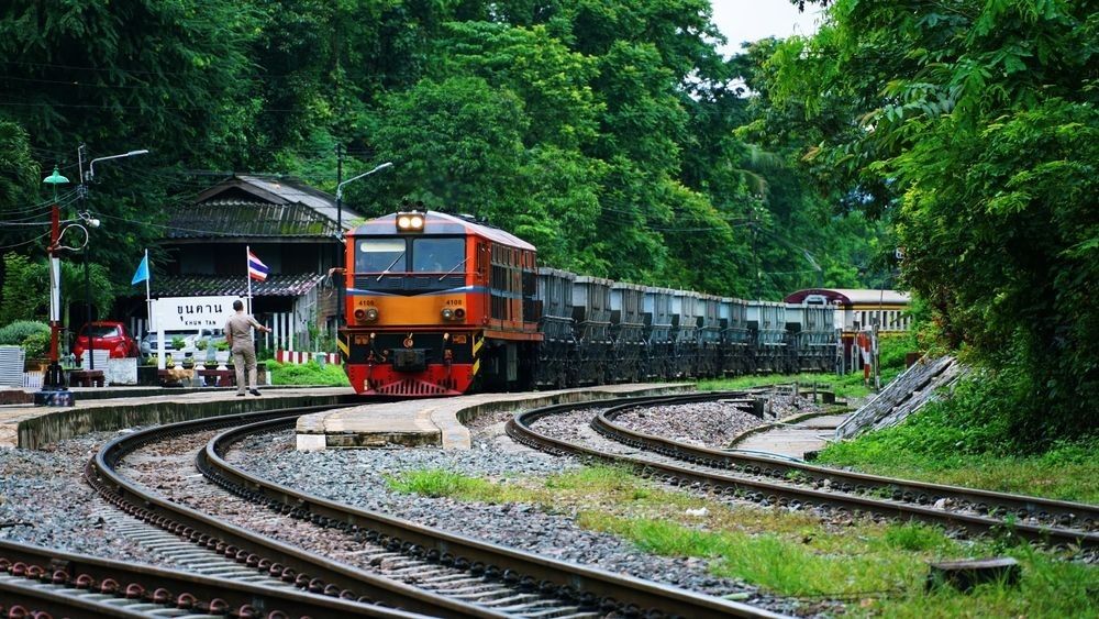 【無購物】超值清邁南奔+南邦6日．雙龍寺+纜車．蘭納古城之旅．大象洗澡餵食．南奔火車之旅．赤土花園．哈利奔猜寺．馬車遊南邦古城．亞洲航空